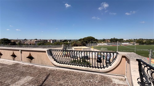 Villa a Pochi Passi, Completa di Tutti i Servizi. Buono Stato.